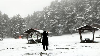 Nisan ayına günler kala İstanbul'un yanı başına 10 santim kar yağdı