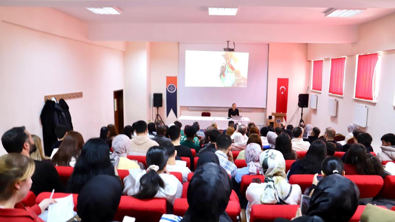 Öğrenciler ve Akademisyenler Azerbaycan tarihiyle buluştu