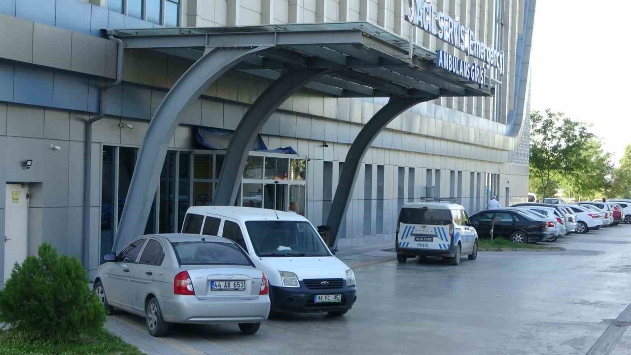 Otomobil ile motosiklet çarpıştı: 2 yaralı