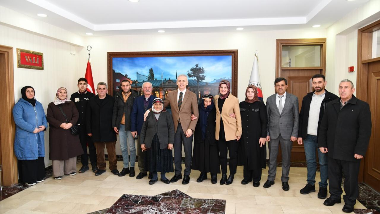 Şehit emanetleri ve gazi yakınları Valilikte buluştu