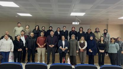 Sosyal Hizmetler personeline “Çocukla İletişim” konulu eğitim semineri verildi
