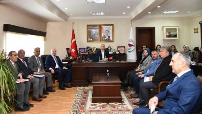 Vali Çiçekli İl Özel İdaresi çalışmalarını değerlendirdi