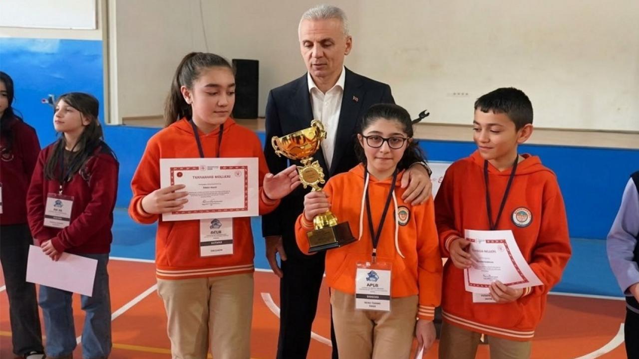 Vali Çiçekli öğrencilerin heyecanına ortak oldu