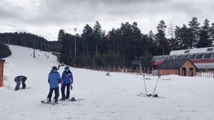 Kars’ta bahar ortasında kayak keyfi: Sarıkamış’ta sezon nisanda da sürüyor