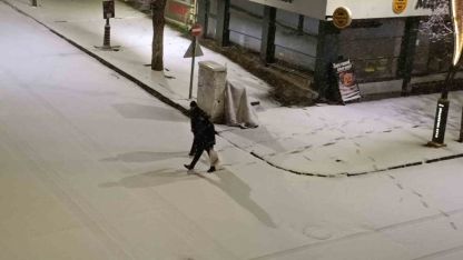 Kars’ta Nisan sürprizi: Şehir merkezi 5 dakikada beyaza büründü