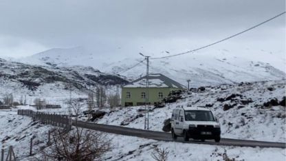 Ağrı’da Nisan ayında kar sürprizi