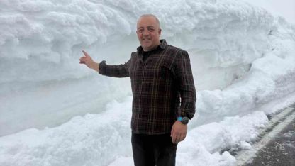 Nisan ortasında kış geri döndü: Kars-Erzurum karayolu beyaza gömüldü