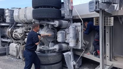 Van’da tır devrildi: 1 yaralı
