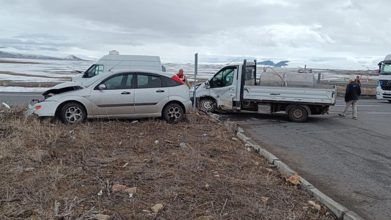 Ardahan-Göle yolunda trafik kazası