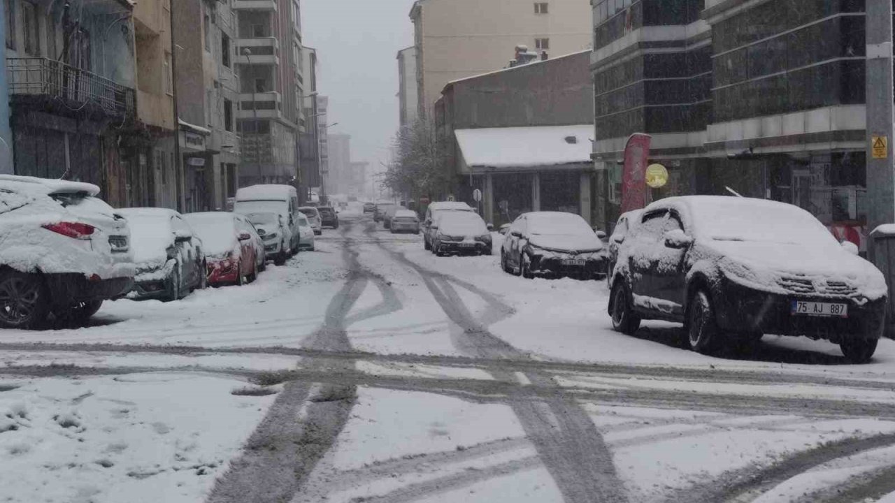 Ardahan’a kış geri geldi
