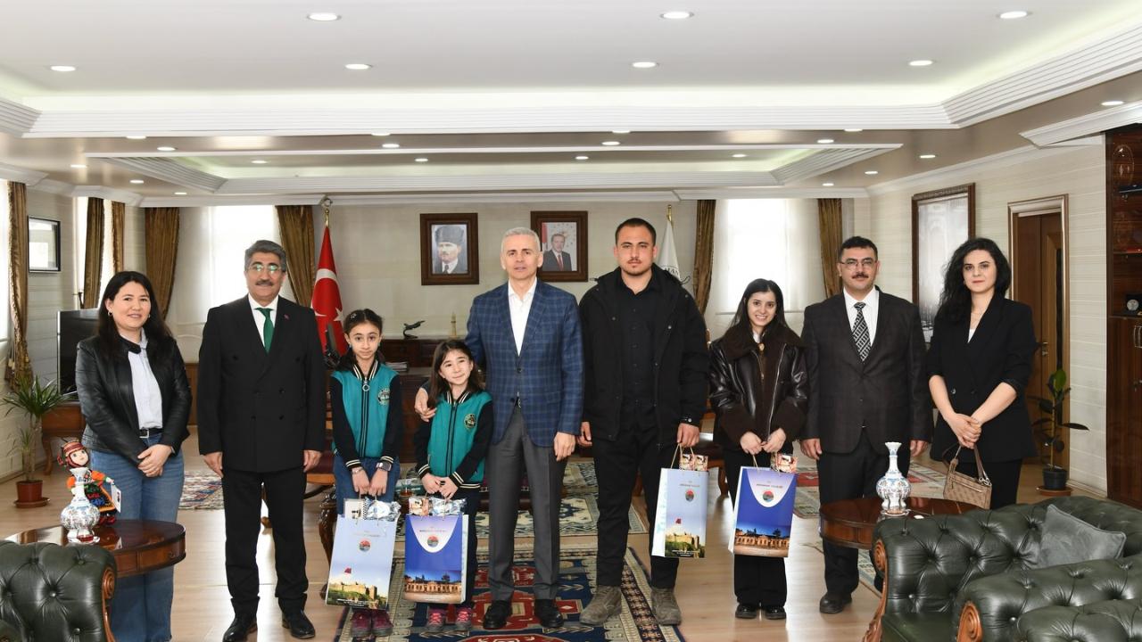 Ardahan’da kitap sevgisi ödülle taçlandı