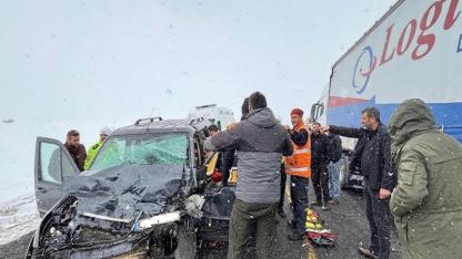 Ardahan'da Korkunç Kaza: Yaralılar Var!