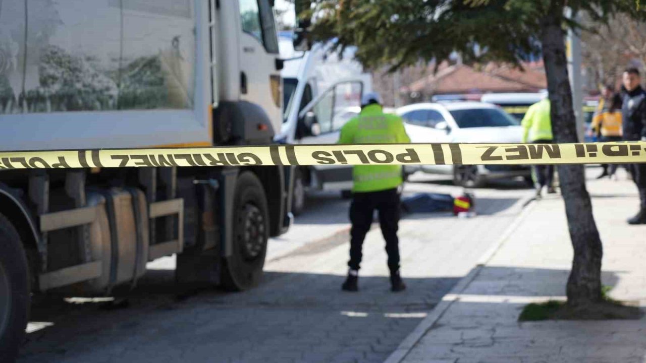 Çöp kamyonunun çarptığı yaşlı kadın hayatını kaybetti