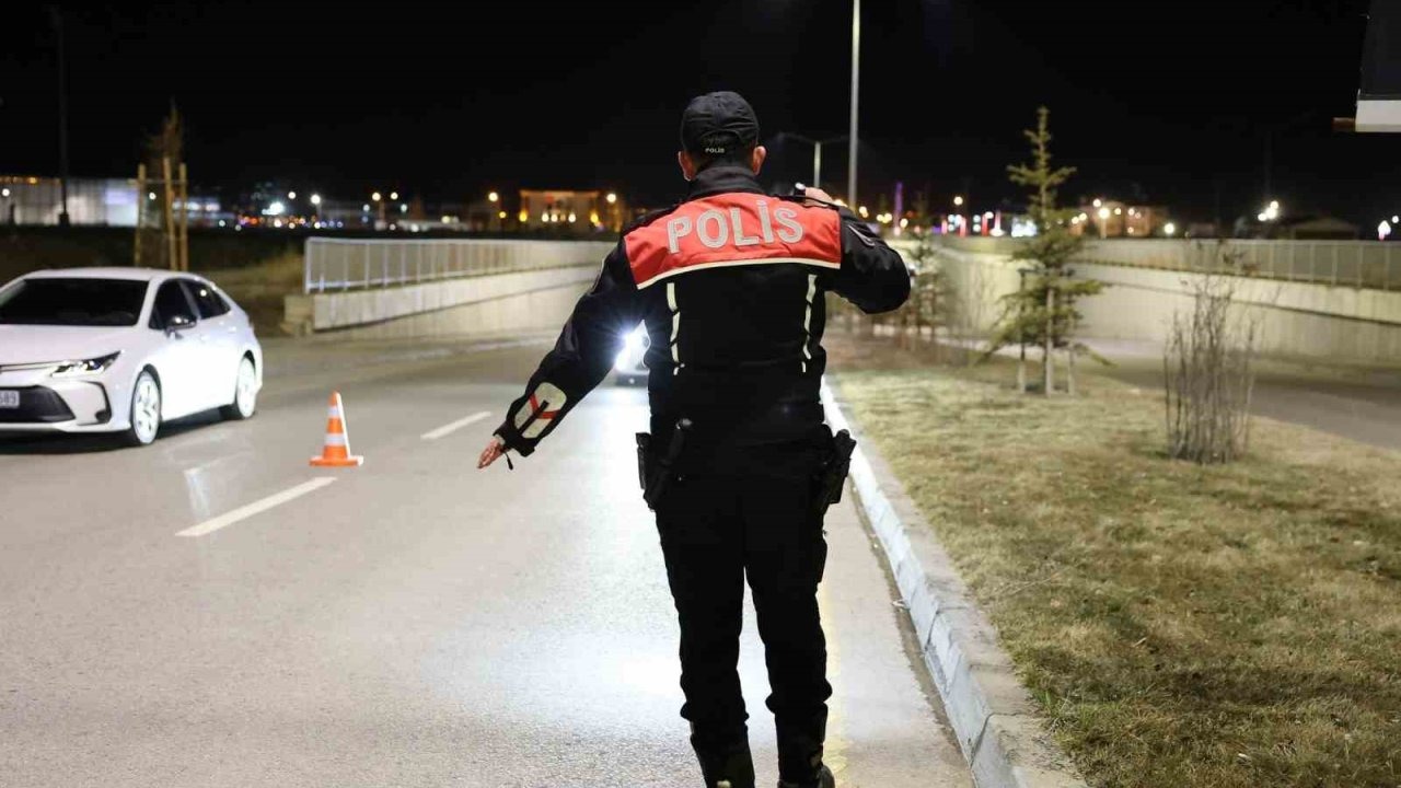 Erzurum Emniyeti suça ve suçluya göz açtırmıyor: 284 şahıs adalete teslim edildi