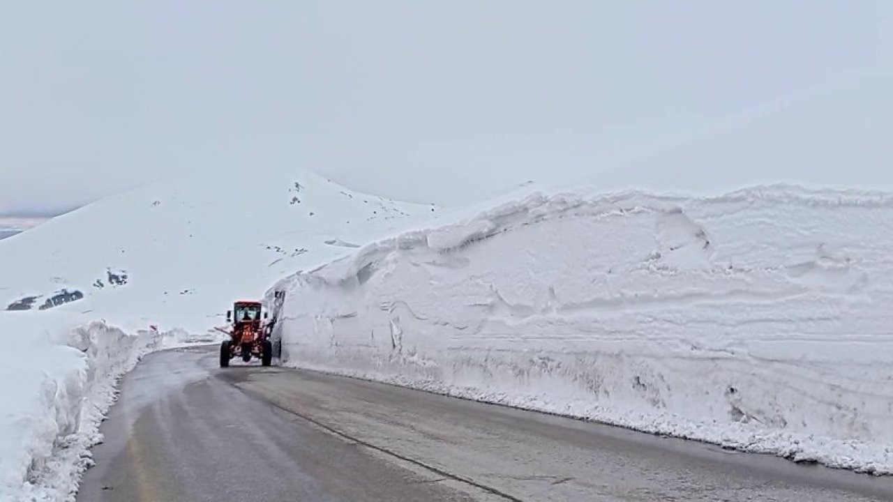 Erzurum’da 2 bin 885 rakımlı zorlu sınav: Palandöken Geçidi’nde kar ve tipi mesaisi