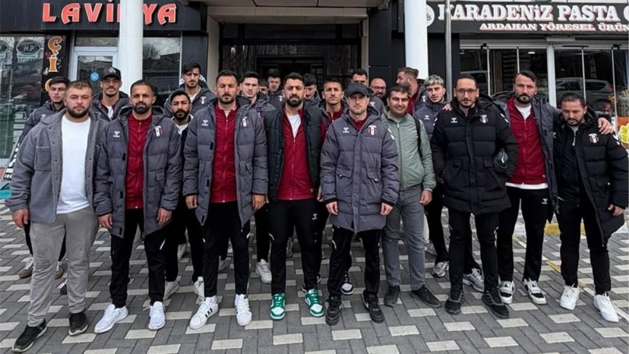 Futbolcular Sokağa İndi: Destek İstedi!