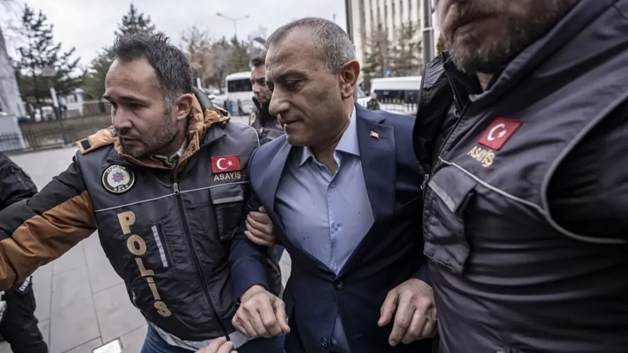 Gözaltındaki eski vali Tuncay Sonel'in ilk sözleri: Ben devletin valisiyim, emniyette ifade vermem