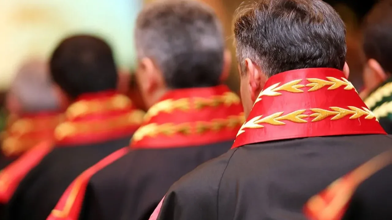 HSK Kararnamesiyle 14 hakim ve savcının görev yeri değişti