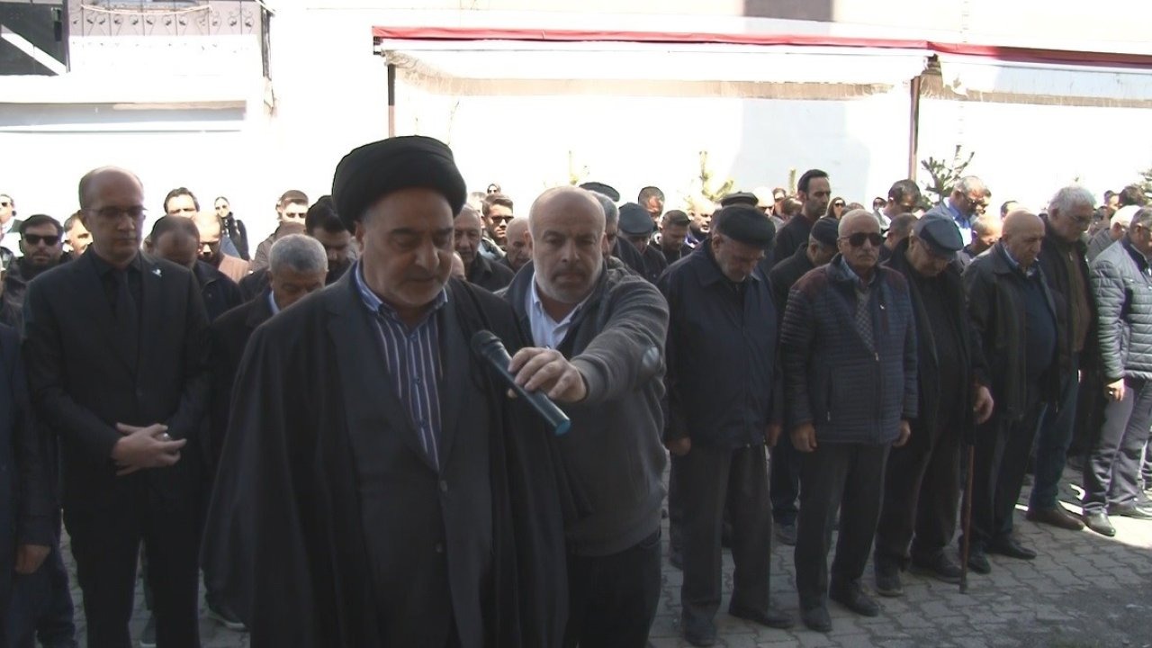 Kars’ta Kahramanmaraş’taki okul saldırısının acısı paylaşıldı: Gıyabi cenaze namazı ve anlamlı yürüyüş