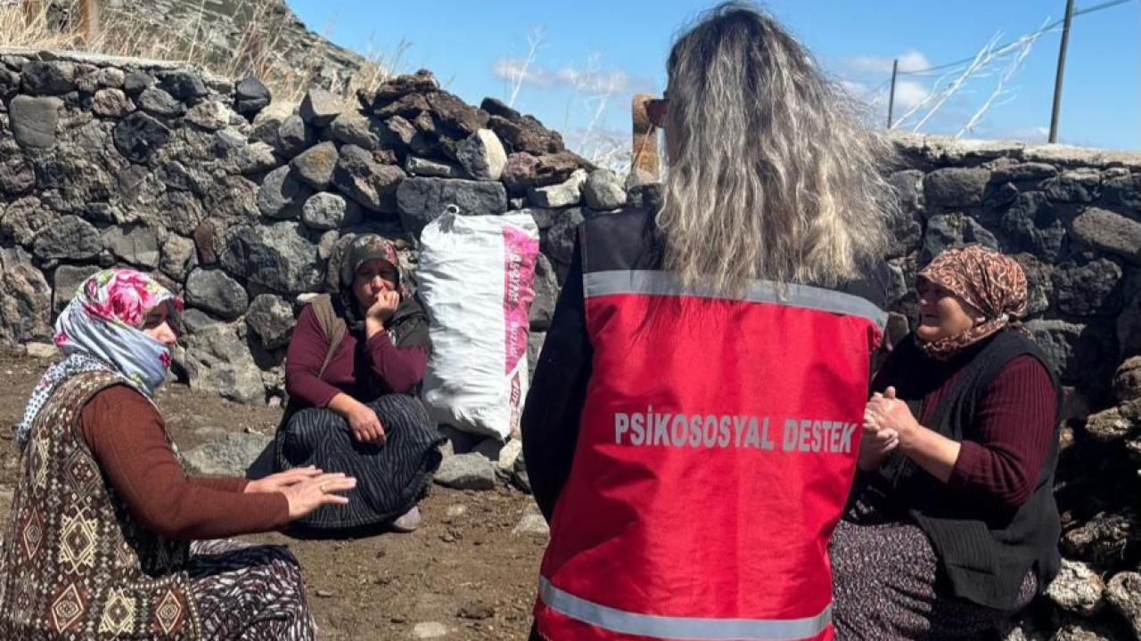 Köyde deprem sonrası tarama yapıldı
