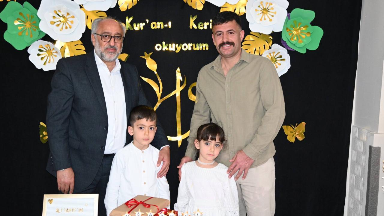 Müftüsü Karadeniz minik öğrencinin heyecanına ortak oldu