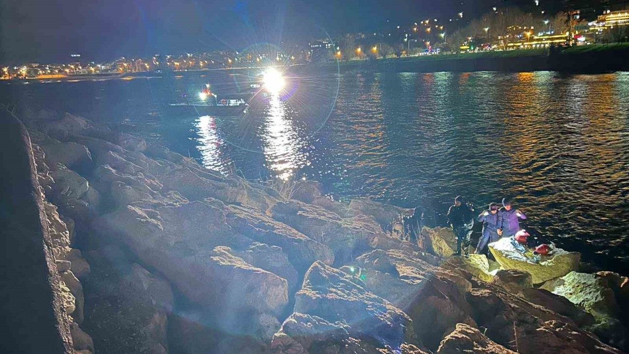 Van Gölü’ne düşen vatandaşın cesedi bulundu