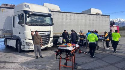 Erzincan-Sivas kara yolunda kaza: 2 yaralı
