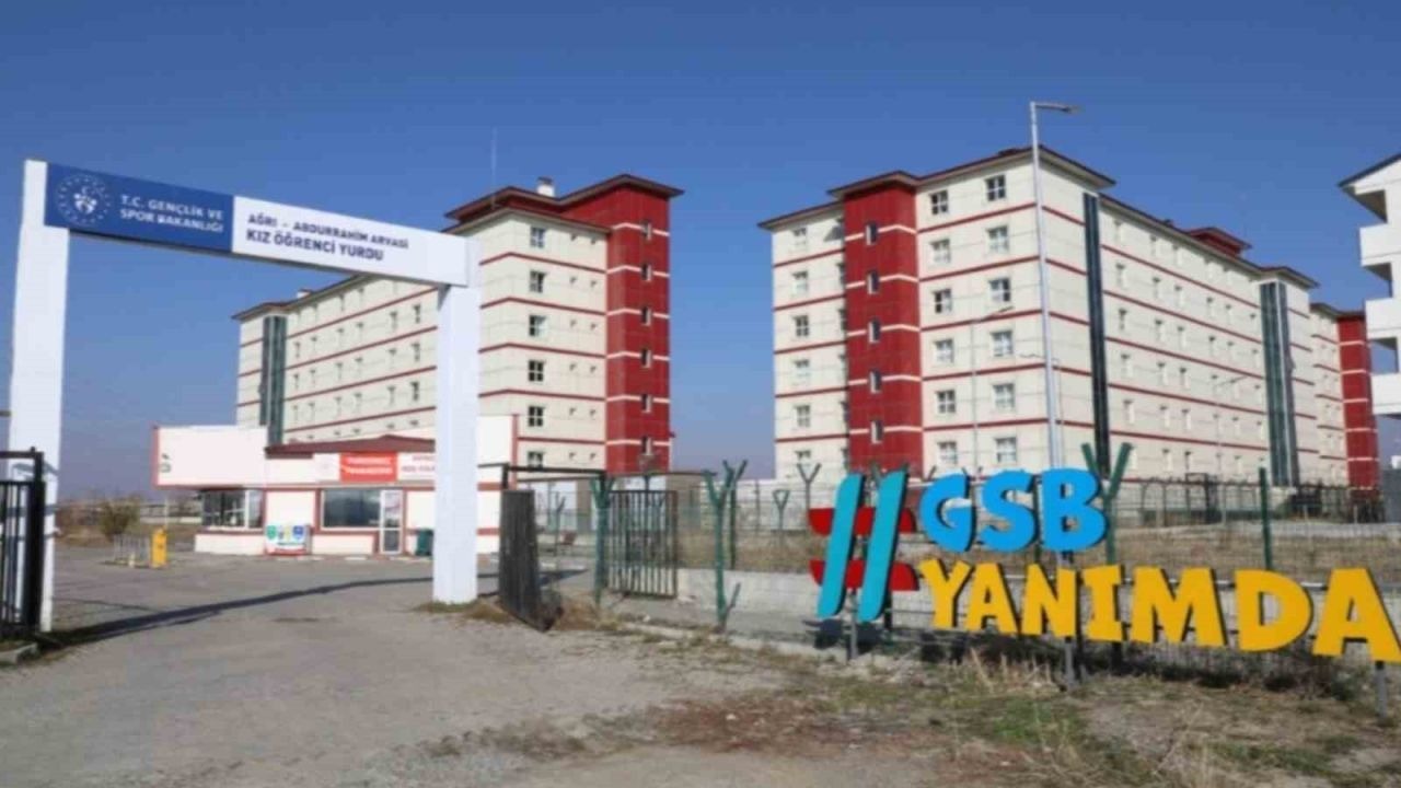 Ağrı’da yurtta tahliye edilen binadaki kokunun nedeni biber gazı çıktı