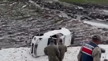 Askeri araç şarampole devrildi: 2 yaralı