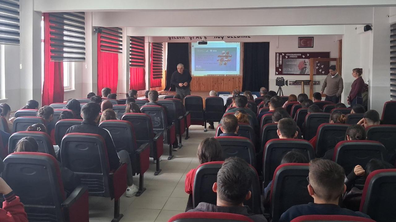 Çıldır’da bilim söyleşisi yoğun ilgi gördü