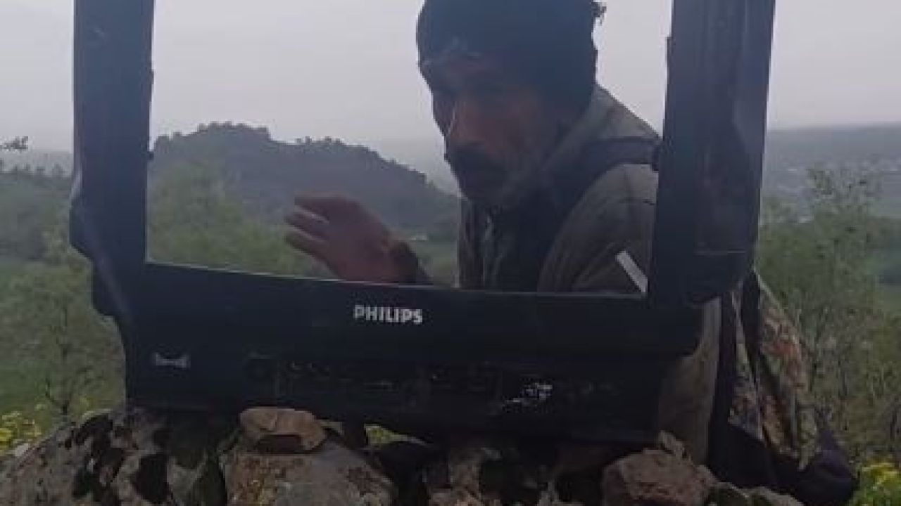 Elazığ’da çoban, kırık televizyonla hava durumu sunup doluya karşı uyardı