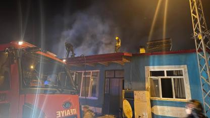 Göle’de korkutan yangın: Ev küle döndü