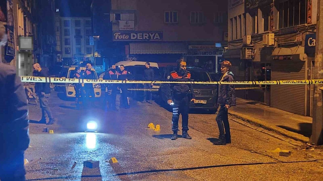 Sevgilisinden ayrılıp alkol alan şahıs etrafa rastgele ateş etti
