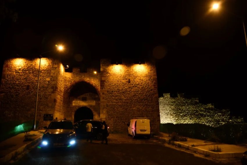 Ardahan kalesi ışıklandırıldı: Görüntü göz kamaştırdı