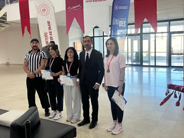 Ardahan Üniversitesi'nde bilek güreşi heyecanı