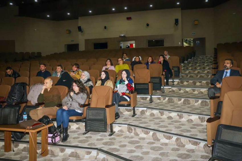 ARÜ’de kadın paneli düzenlendi