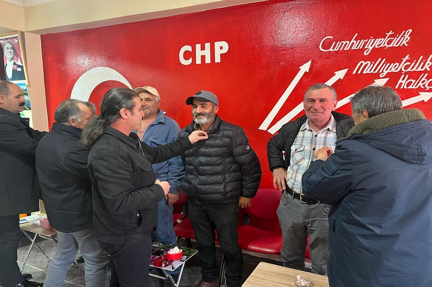 Çıldır’da yeni üyelere CHP rozeti takıldı