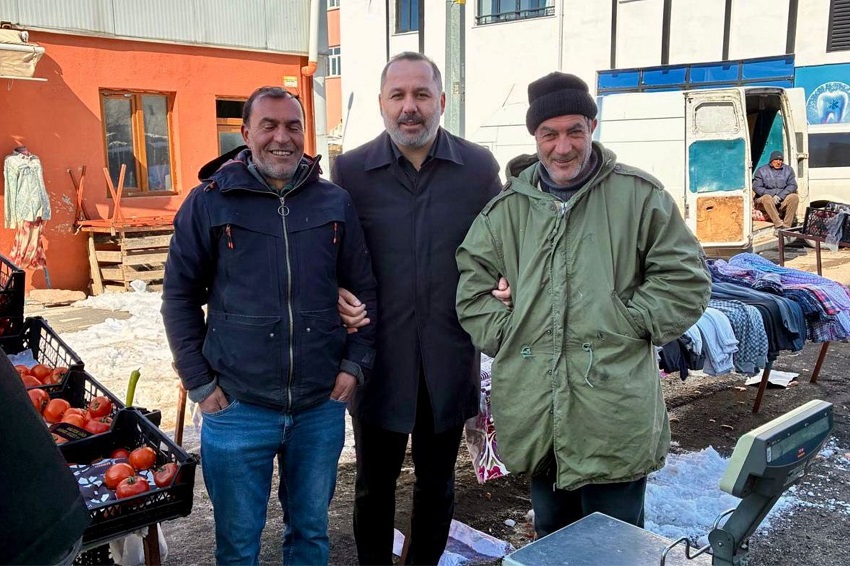 Hakan Aydın, pazara indi esnafın nabzını tuttu