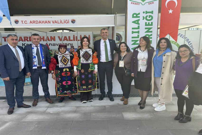 Karslı Türk Halk Müziği sanatçısı Mine Kuş Ardahan Festivallerinin aranan yüzü oldu