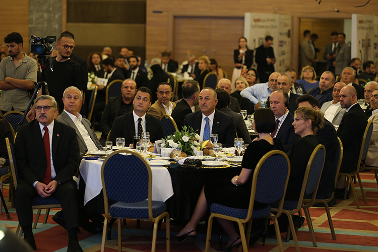 “5. Küresel Başarı Ödülleri” ve “İsmail Gaspıralı Onur Ödülleri” Alanya’da Sahiplerini Buldu