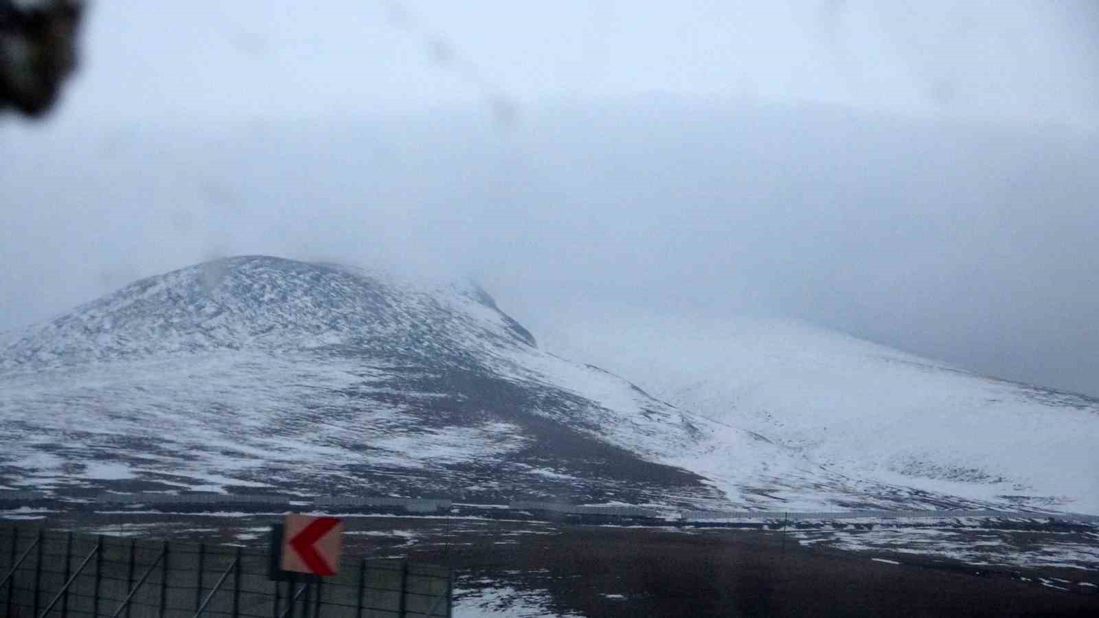 Ardahan’ın yüksek kesimleri beyaza büründü