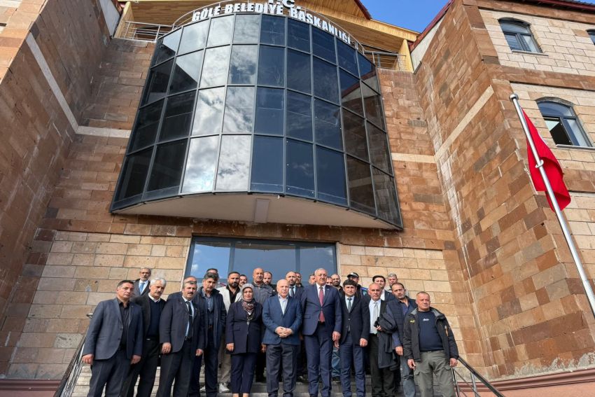Mehmet Sekmen’den AK Partiye geçen Göle Belediye Başkanı Budak’a destek sözü