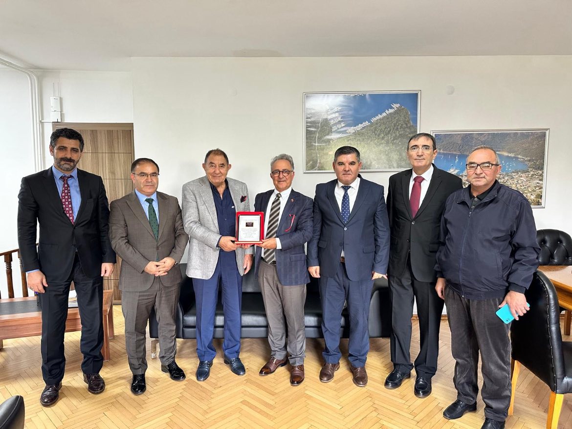 Emekli öğretmenlerden Esfender Korkmaz’a teşekkür