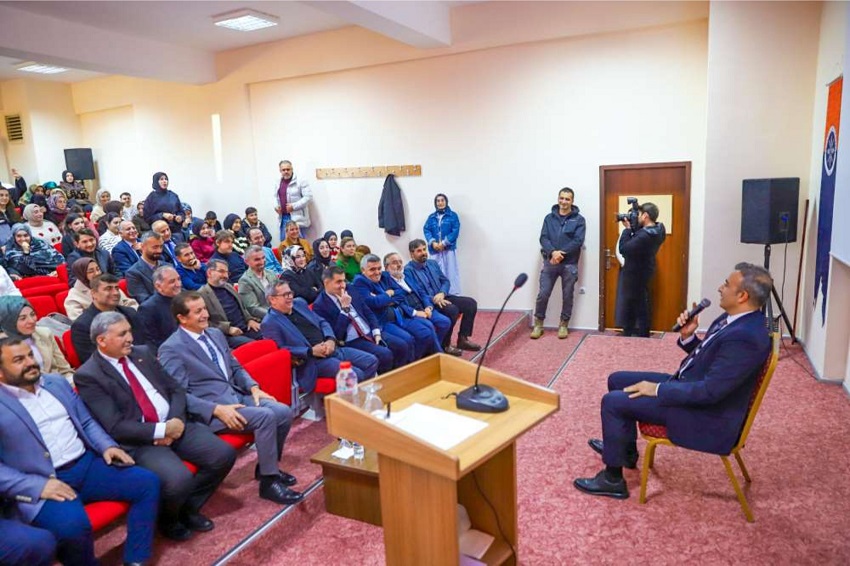 Vali Çiçek, öğrencilerle tecrübelerini paylaştı