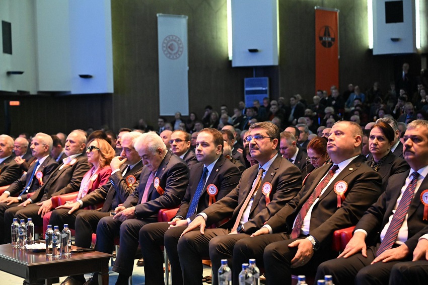 Vekil Koç, Karayolları Zirvesine Katıldı!