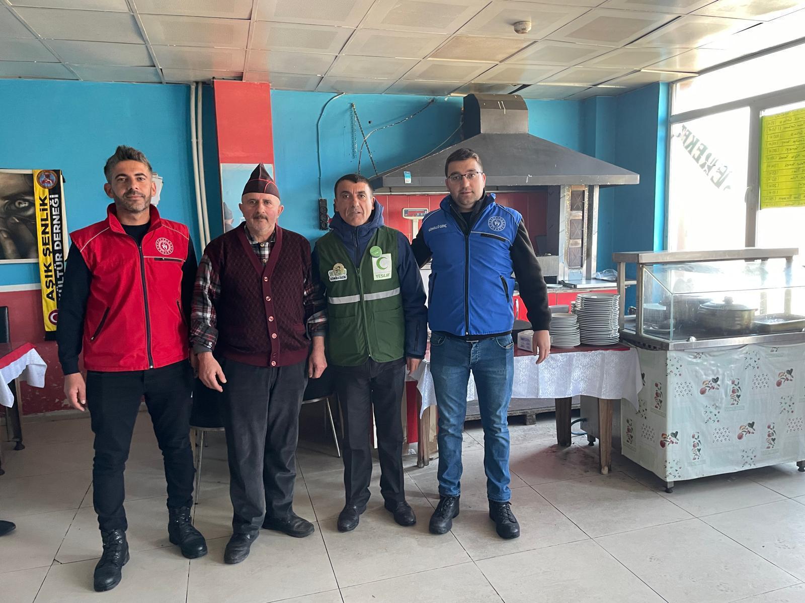 Esnafla buluşan gönüllüler, bağımlılıkla mücadeleyi anlattı